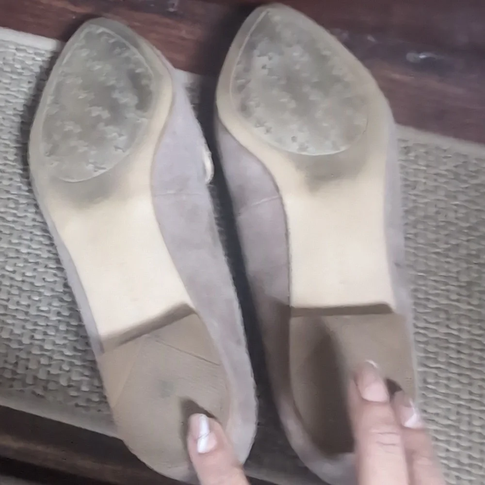 Elegant Tan Women's Loafers Size 6.5 As Is